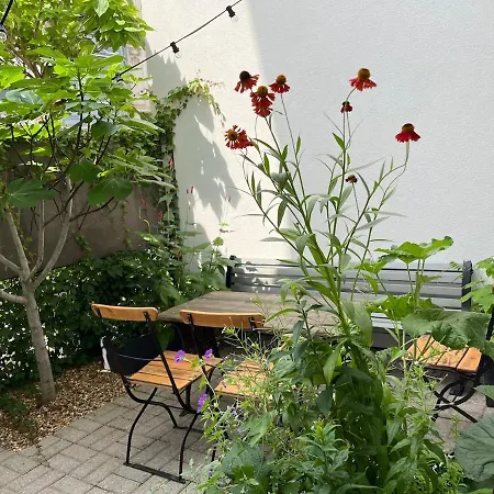 Charming House With Patio Near The Station