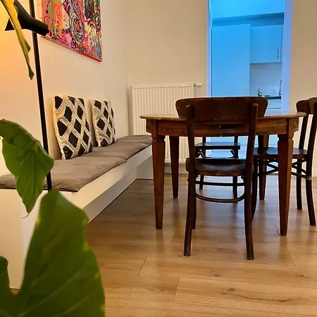 Charming House With Patio Near The Station Antwerp