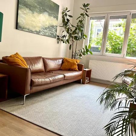 Charming House With Patio Near The Station Holiday home *